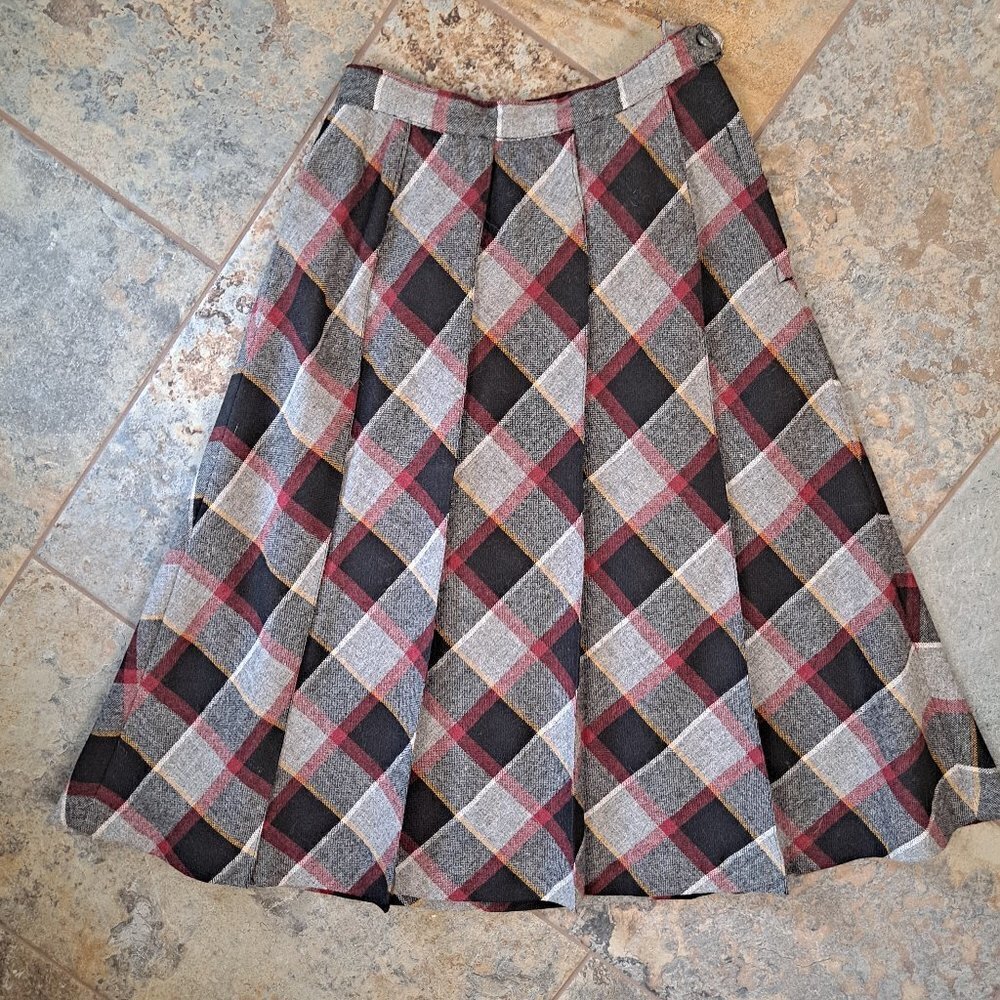 Panther Size 7/8 Wool Blend A-Line Skirt Pintuck Black Gray Red Plaid Vintage